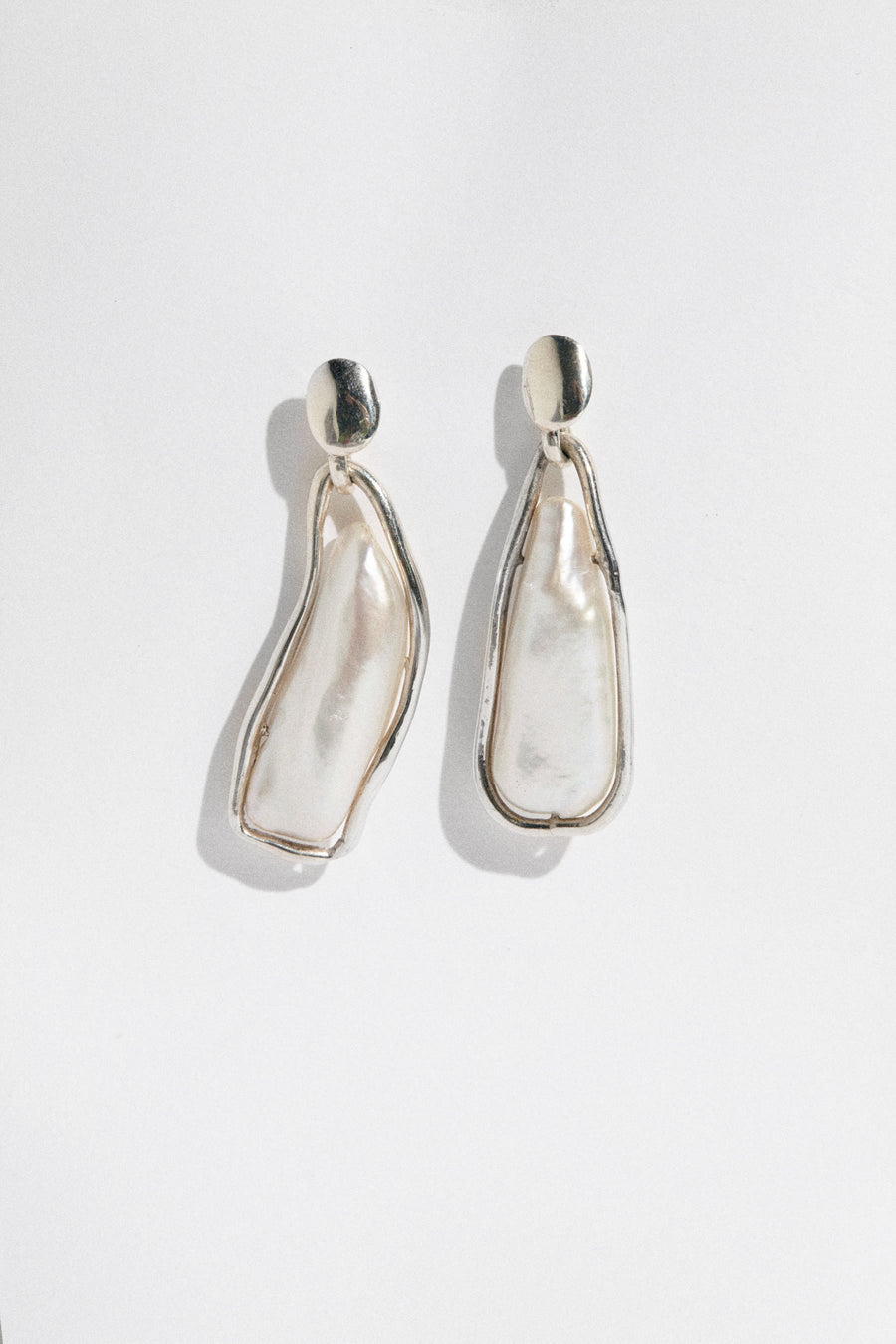 Hernan Herdez- Jewellery-jewelry-Jeryco Store- London- Earrings-pearls-sterling silver-wedding earrings- pearl drop earrings- biwa pearls- Caged Pearl Earrings