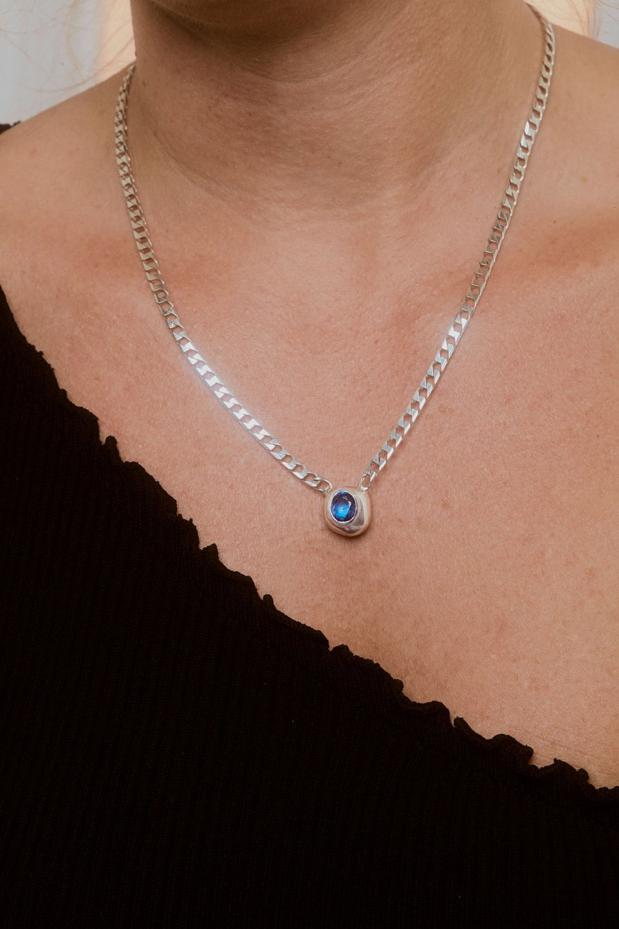 Hernan Herdez- Sapphire Curb Chain necklace-Jewellery-jewelry-Jeryco Store- London- Necklace-Blue Sapphire necklace- Flat Curb Chain necklace- sustainable brand-necklaces for him- necklaces for her-necklaces that are unisex-4ct Sapphire pendant necklace