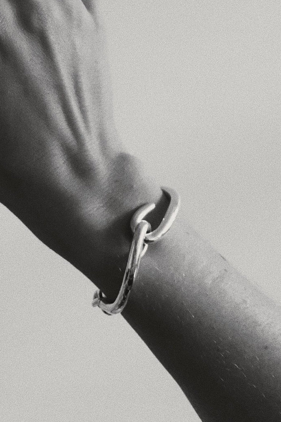 Hook Bracelet by Hernán Herdez | Jeryco Store