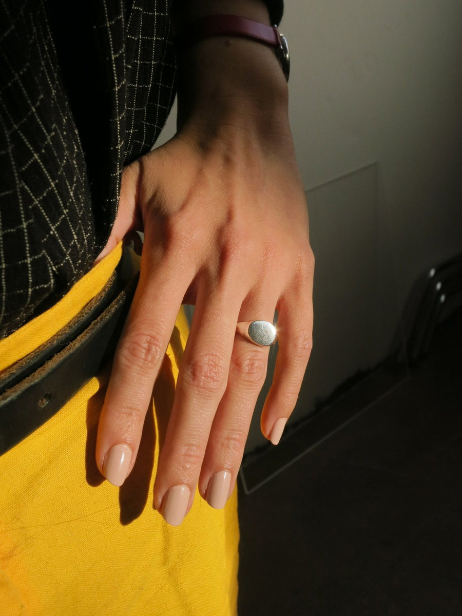 Hernan Herdez-Irregular Signet ring- Jewellery-jewelry-Jeryco Store- London- rings-rings for him-rings for her-unisex rings- Sterling Silver ring- wedding ring for him-wedding ring for her-engagement ring-sterling silver signet ring