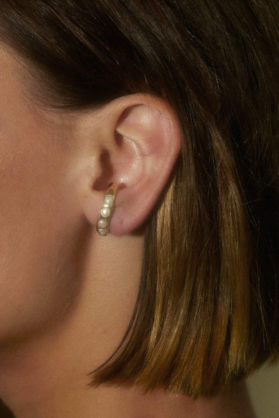 Hernan Herdez-Perlitas Lobe earring- Jewellery-jewelry-Jeryco Store- London- Earrings-sterling silver-demi fine-online-earring-gold vermeil-NYC jewelry designer- illusion earring- stud unisex earring- sterling silver earring-earrings for a minimalist wedding-baby pearl illusion earring